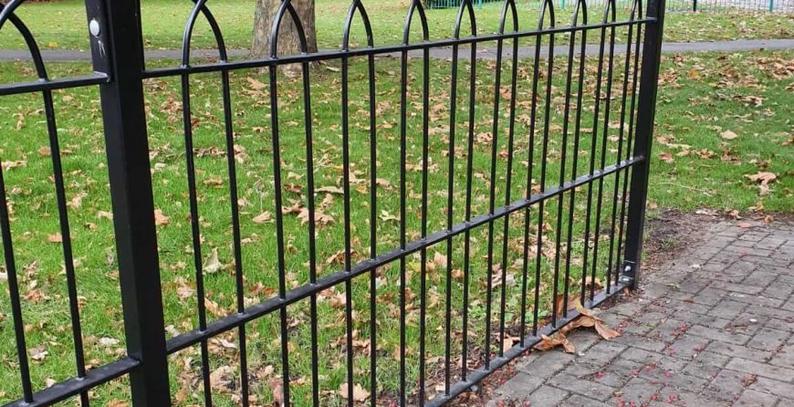 Metal fencing in reigate